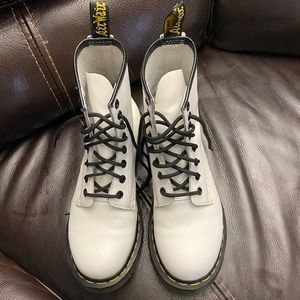 Dr martens combat boots